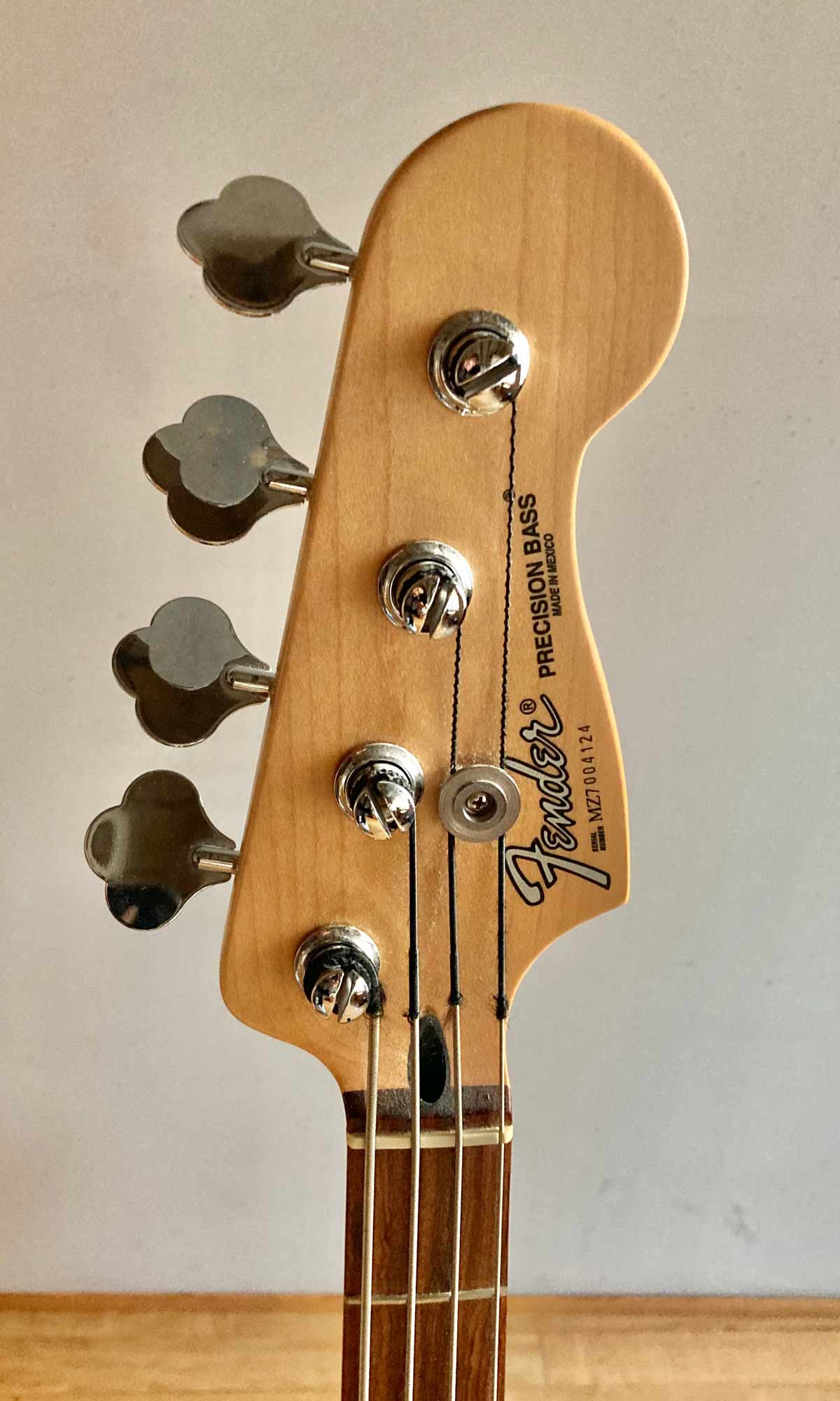 Fender Standard Precision Bass 2000